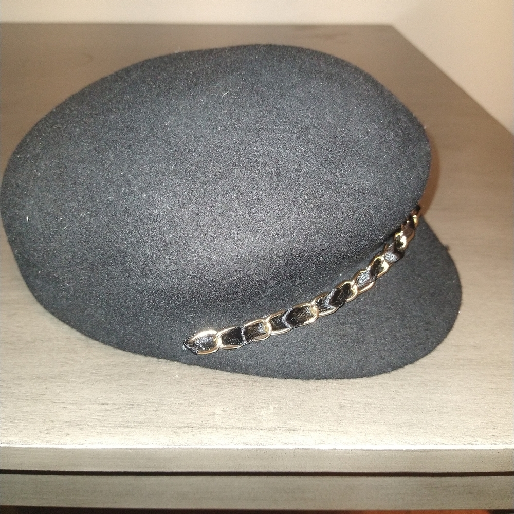 Woman's black hat